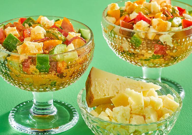 gazpacho salad with canela croutons
