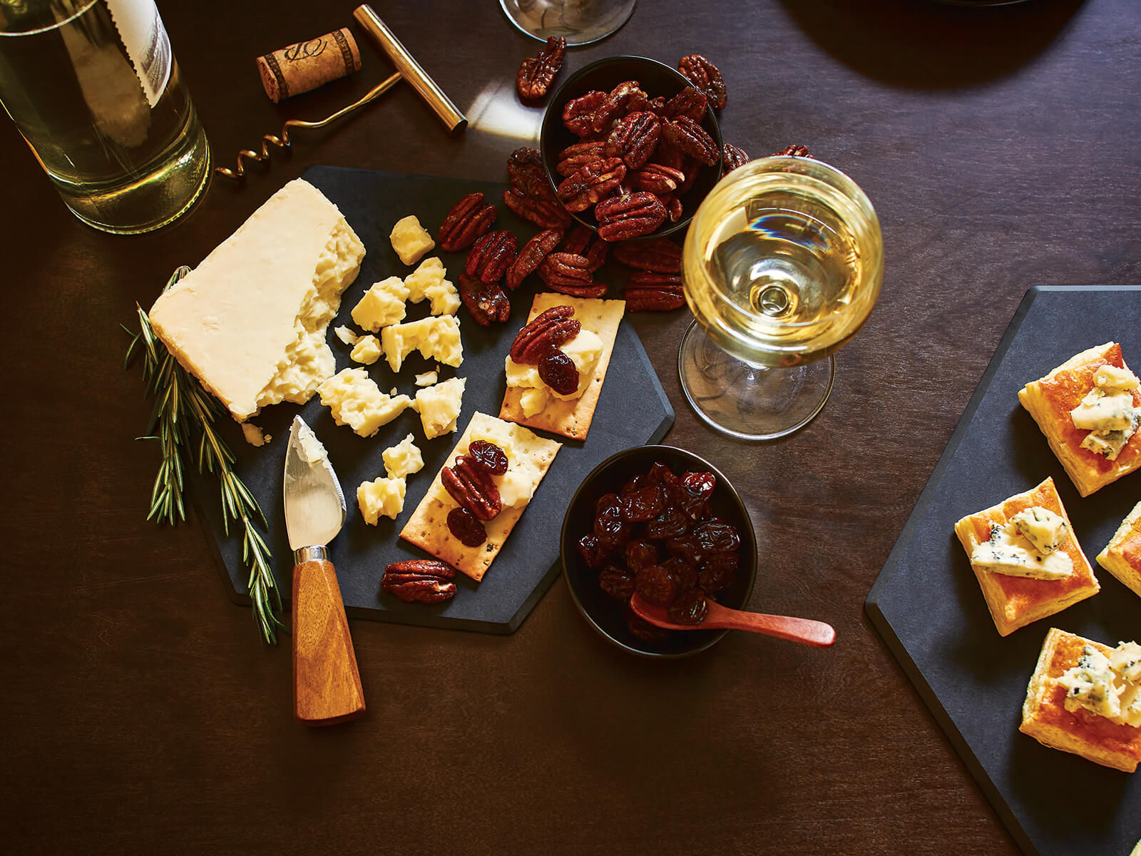 How to Pair Cheese and Crackers