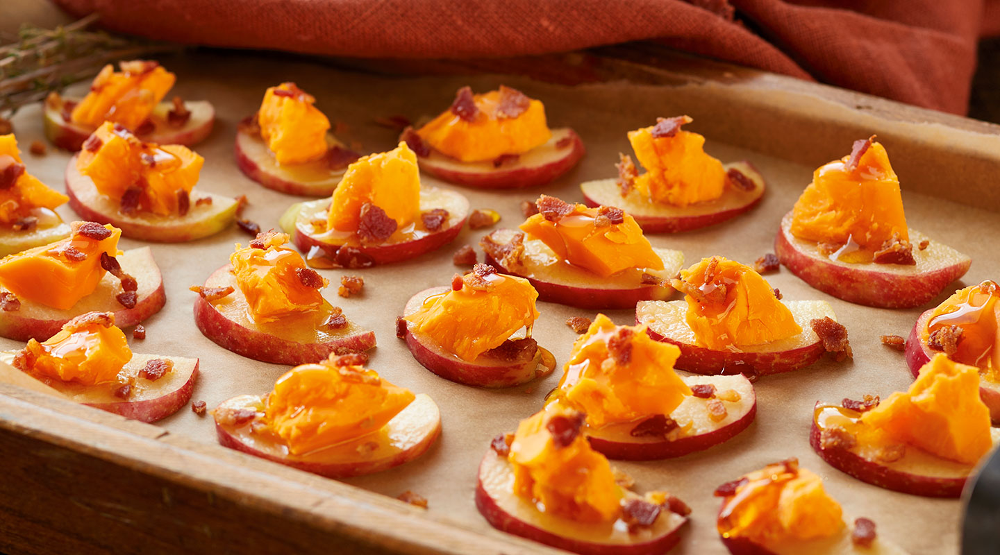 Wisconsin Cheese Aged Cheddar, Apple and Bacon Crostini recipe