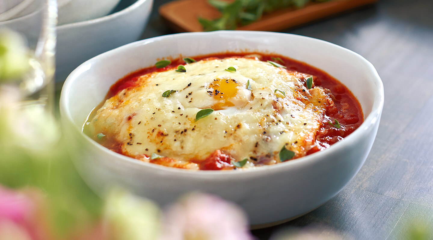 Wisconsin Cheese Baked Eggs with Spicy Tomato Sauce Recipe
