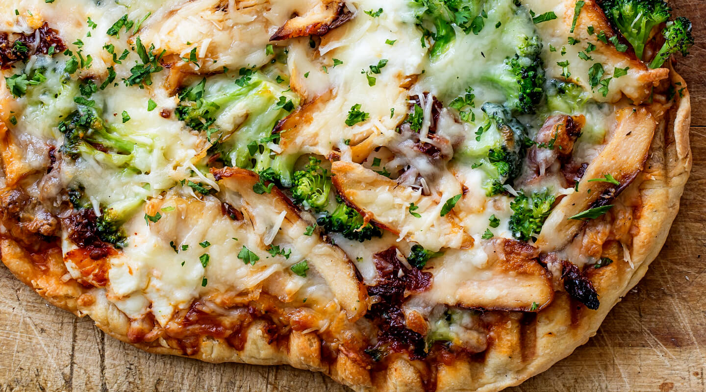 Wisconsin Cheese Chicken and Sun-Dried Tomato Grilled Pizza Recipe