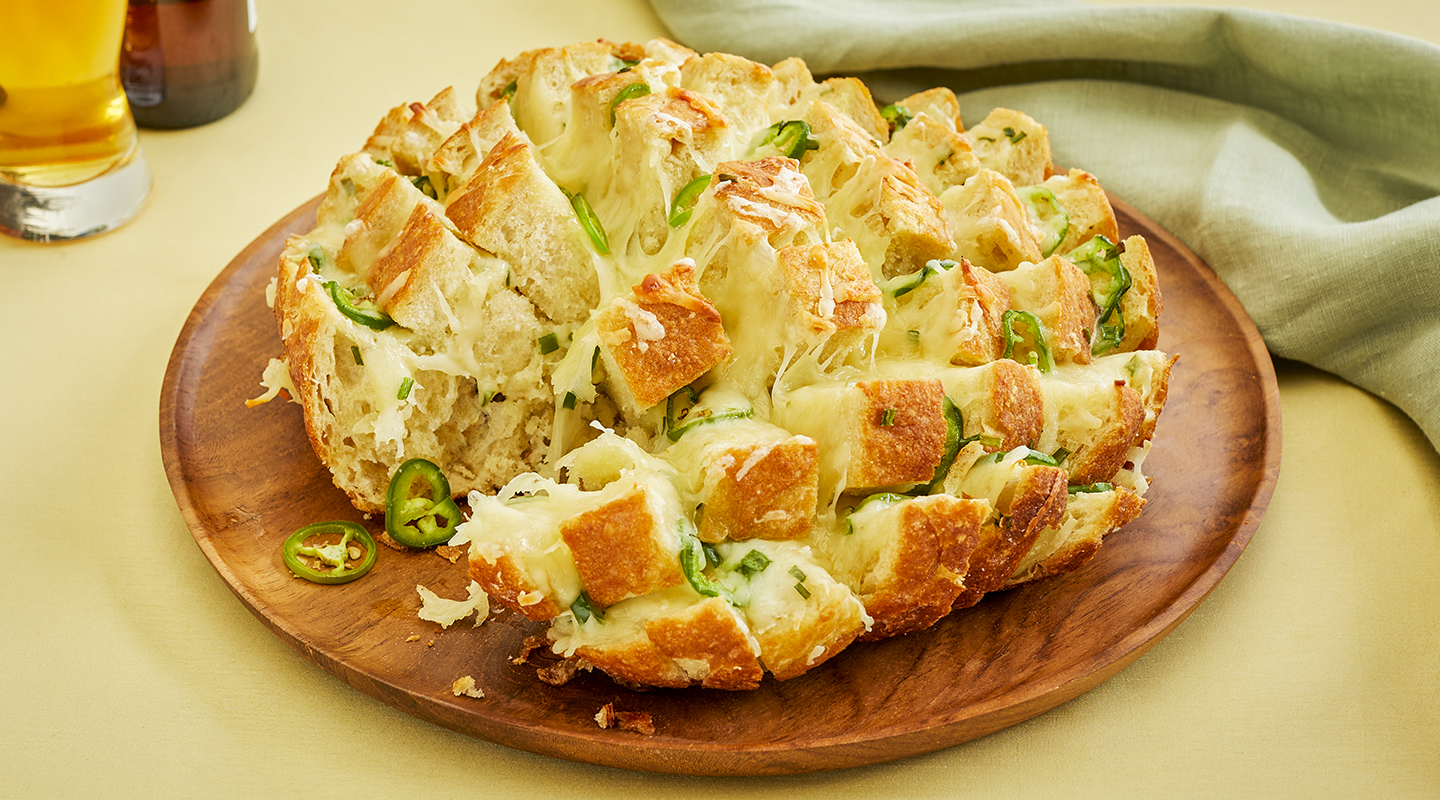 The Cheesiest Jalapeno Pull-Apart Bread